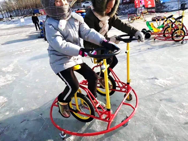 冰雪地自行車